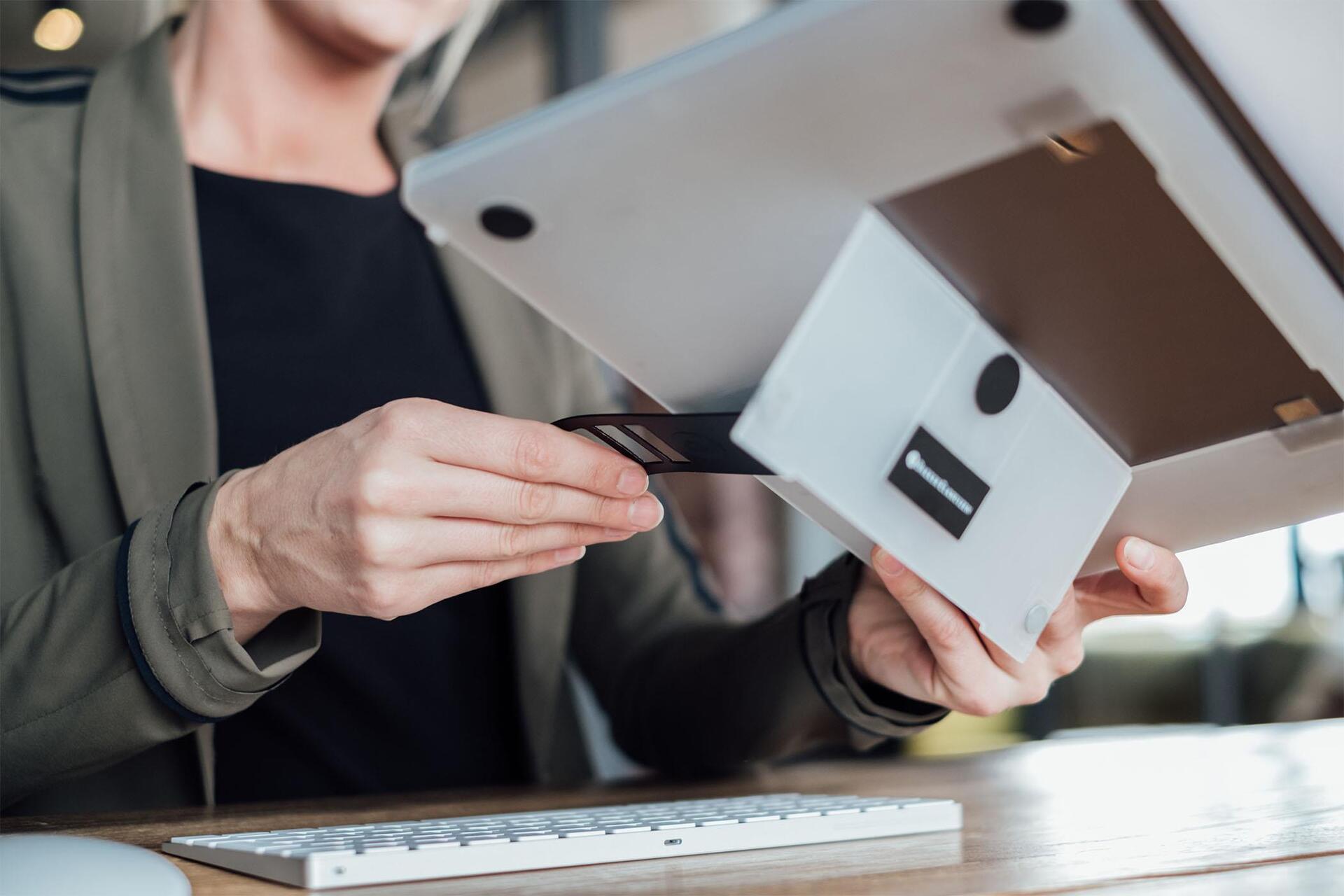 Купить Bakker Elkhuizen ProStand - Notebook-Ständer (BNEUSFMBP1317) в магазине wardena.ru