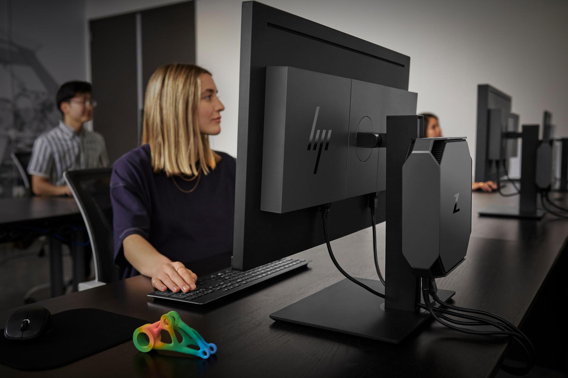 Купить HP Workstation Z2 Mini G5 - Mini - 1 x Core i7 10700 / 2.9 GHz - vPro - RAM 16 GB - SSD 512 GB - HP Z Turbo Drive, NVMe, TLC - Quadro T1000 - GigE - Win 11 Pro - Monitor: keiner - Tastatur: Deutsch (5E9X2EA#ABD) в магазине wardena.ru