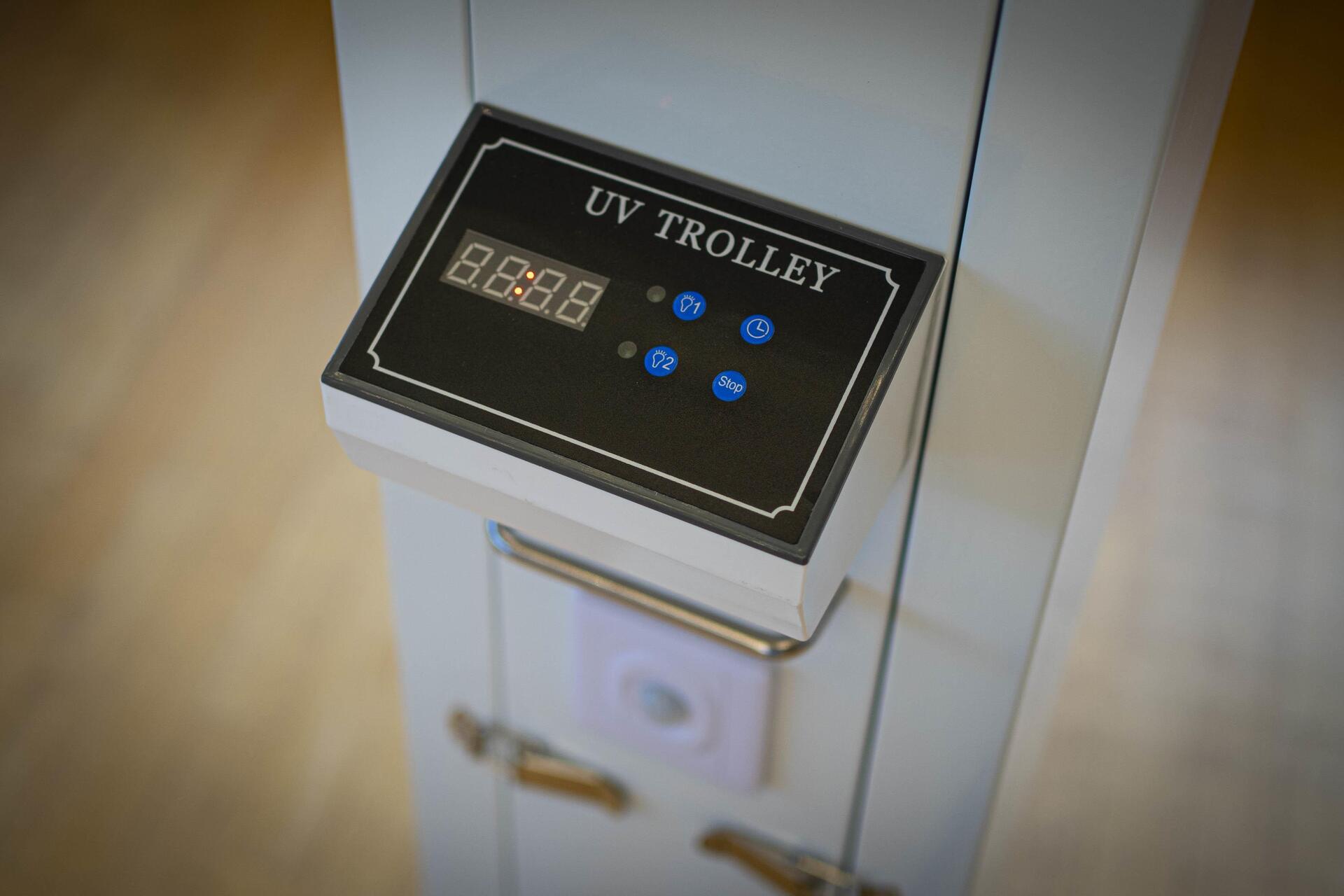 Купить UV-C Desinfektionsstation 120W mit 4 Röhren für 60 mÂ² Raumfläche, Good Connections (UVC-0002) в магазине wardena.ru