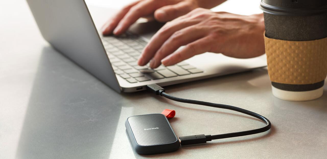 Купить SanDisk Portable - SSD - 1TB - extern (tragbar) - USB 3,2 (SDSSDE30-1T00-G25) в магазине wardena.ru