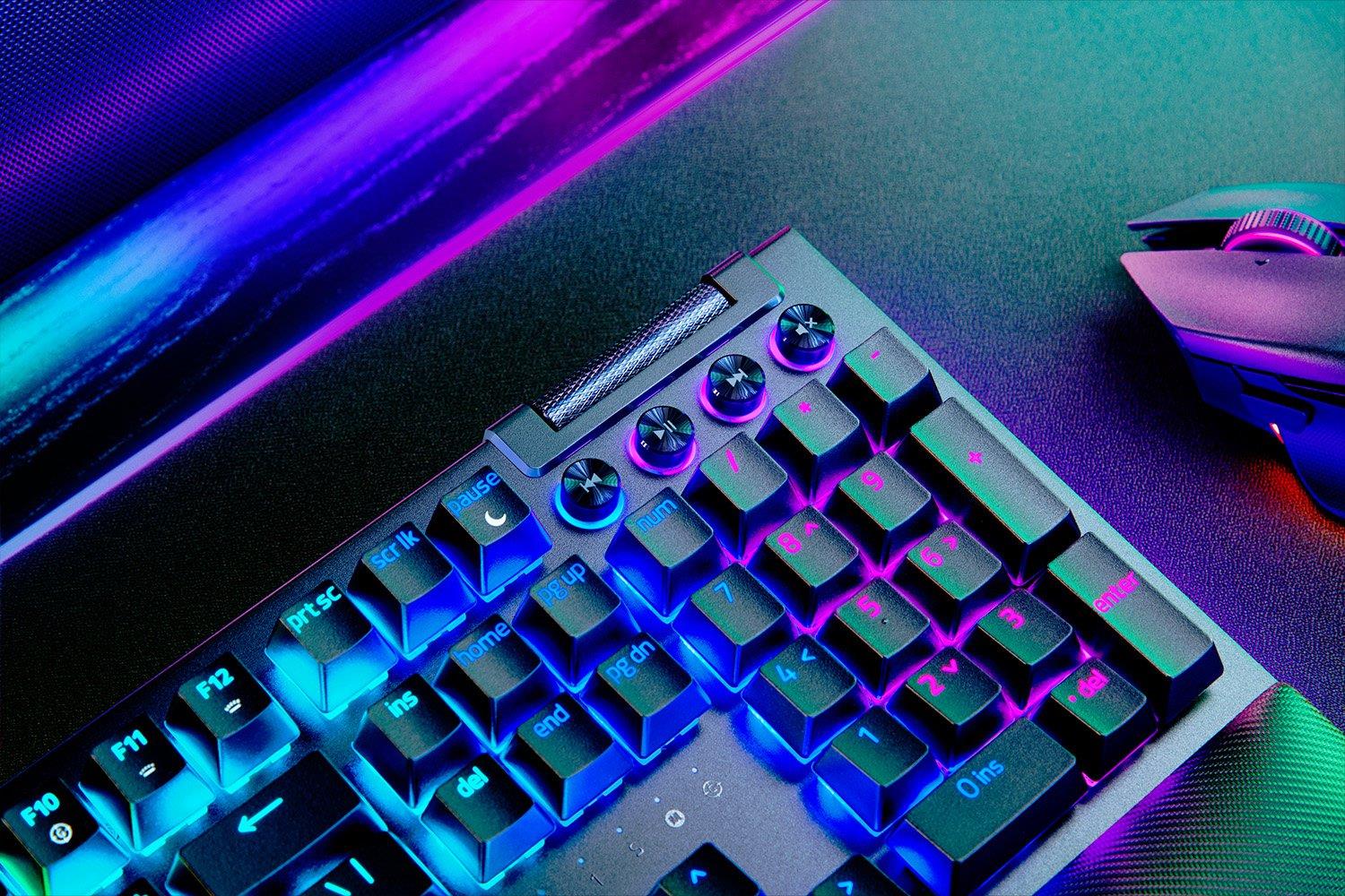 Купить Razer BlackWidow V4 Pro Tastatur USB QWERTY US International Schwarz (RZ03-04680100-R3M1) в магазине wardena.ru