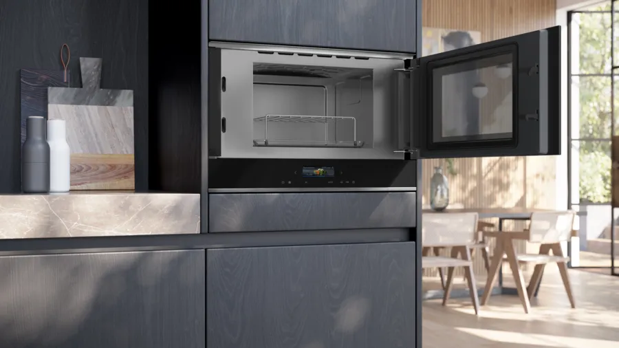 Купить Siemens iQ700 BE732R1B1 Mikrowelle Schwarz Kombi-Mikrowelle Integriert 21 l 900 W (BE732R1B1) в магазине wardena.ru