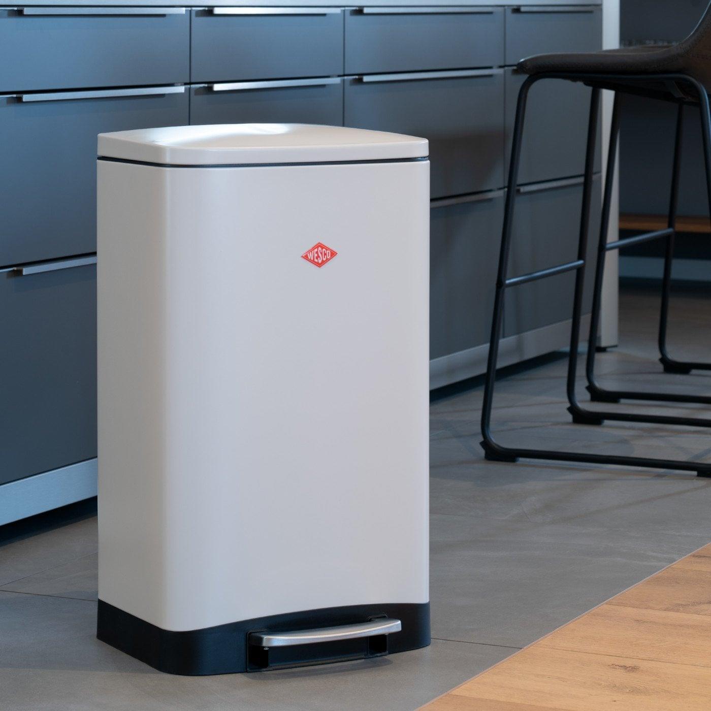 Купить Wesco Treteimer Towerkick Loft 40l graphit matt. Fassungsvermögen: 40 l, Formfaktor: Quadratisch, Gehäusematerial: Kunststoff. Breite: 37,9 mm, Höhe: 658 mm. Menge pro Packung: 1 Stück(e) (385731-77) в магазине wardena.ru