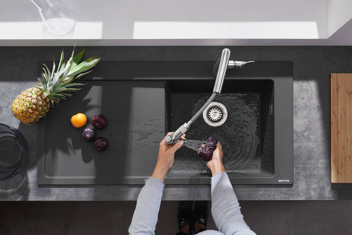 Купить Hansgrohe Metris M71 Кухонный смеситель однорычажный 220 с вытяжным душем 2jet сталь 73800800 в магазине wardena.ru