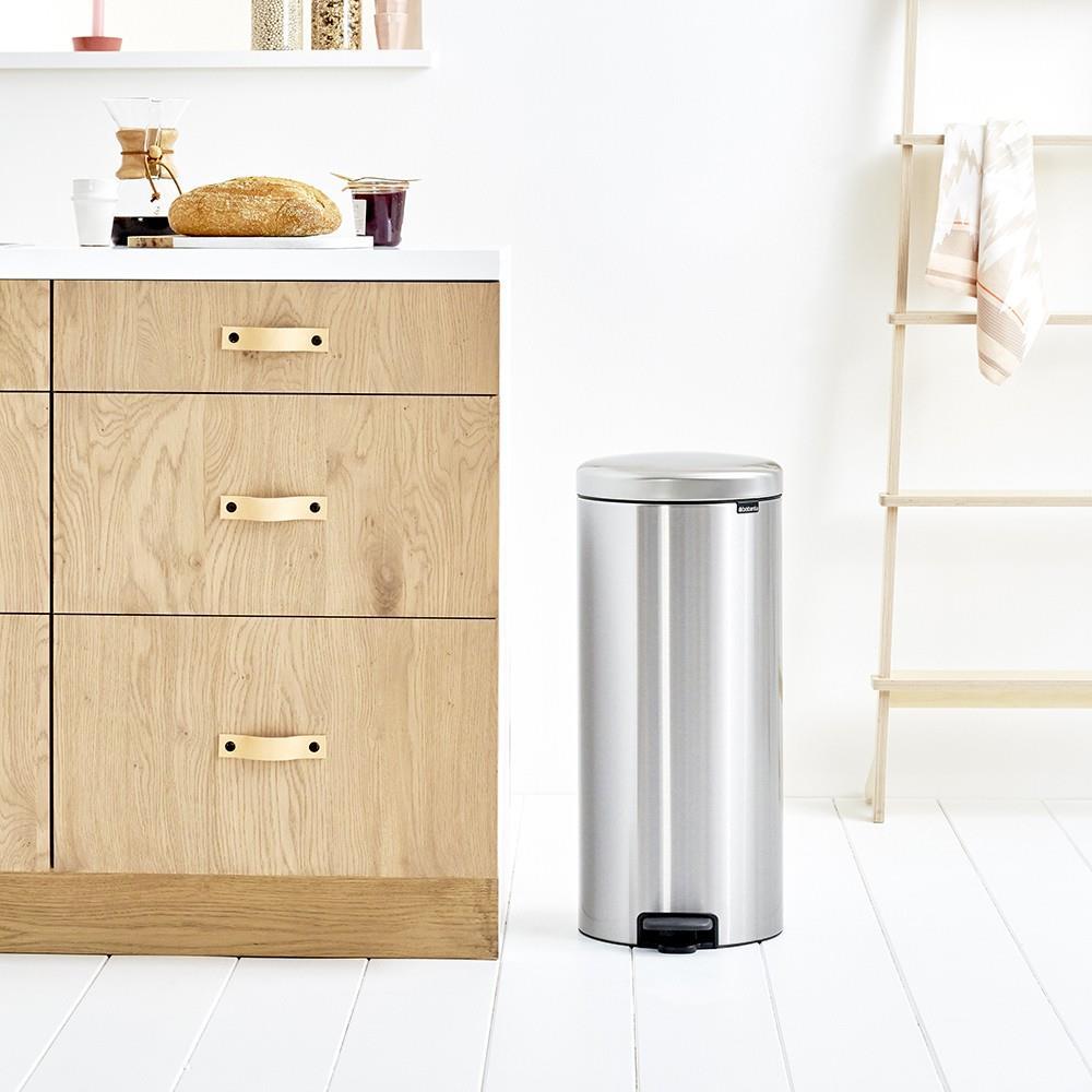 Купить Brabantia Pedal Bin newIcon Rund Gebürsteter Stahl (11 43 80) в магазине wardena.ru