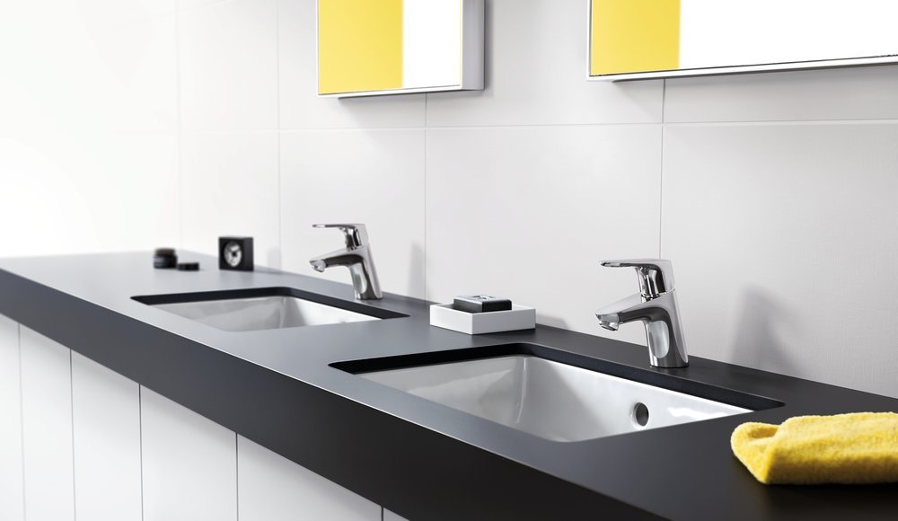 Купить Hansgrohe Focus Смеситель для раковины 70 однорычажный со сливным гарнитуром хром 31730000 в магазине wardena.ru