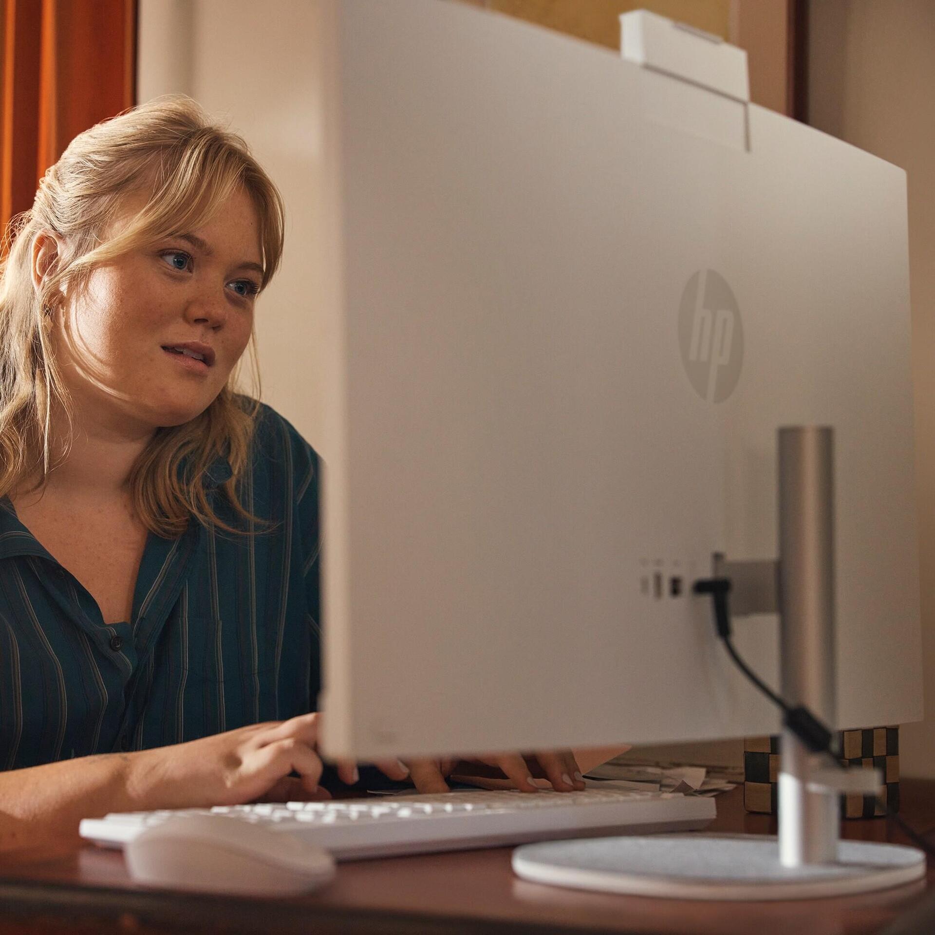 Купить HP All-in-One 27-cr0501ng PC AMD Ryzen™ 5 7520U 68,6 cm (27") 1920 x 1080 Pixel All-in-One-PC 8 GB LPDDR5-SDRAM 512 GB SSD Windows 11 Home Wi-Fi 6 (802.11ax) Weiß (A71BLEA #ABD) в магазине wardena.ru