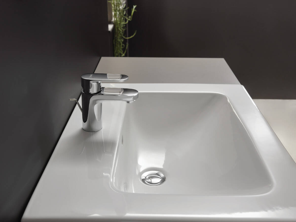 Купить Hansgrohe Vernis Blend Смеситель для раковины однорычажный 70 со сливным гарнитуром хром 71550000 в магазине wardena.ru