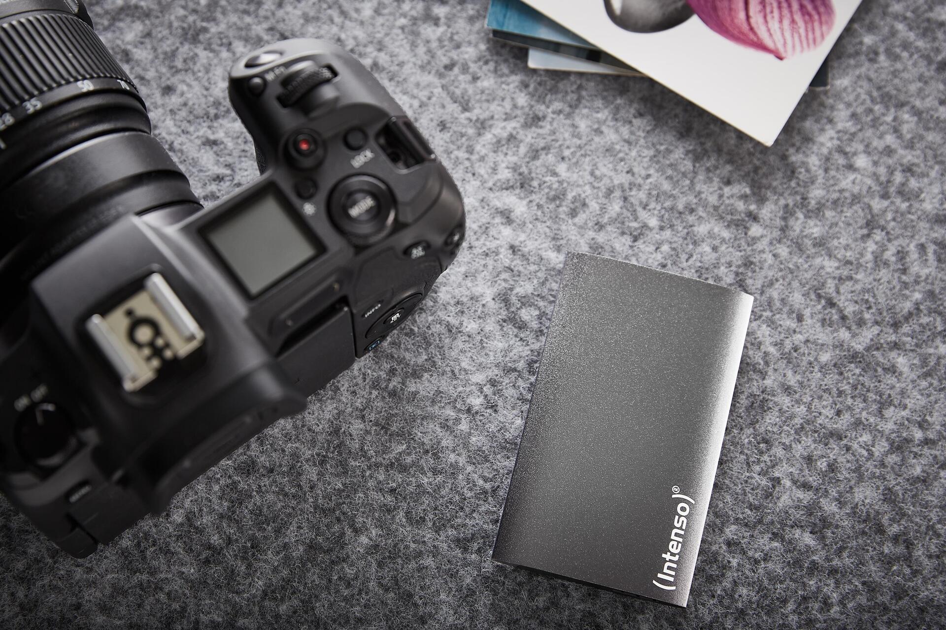 Купить Intenso - Premium Edition - SSD - 1TB - extern (tragbar) - 1.8" (4,6 cm) - USB3.0 - Anthrazit (3823460) в магазине wardena.ru