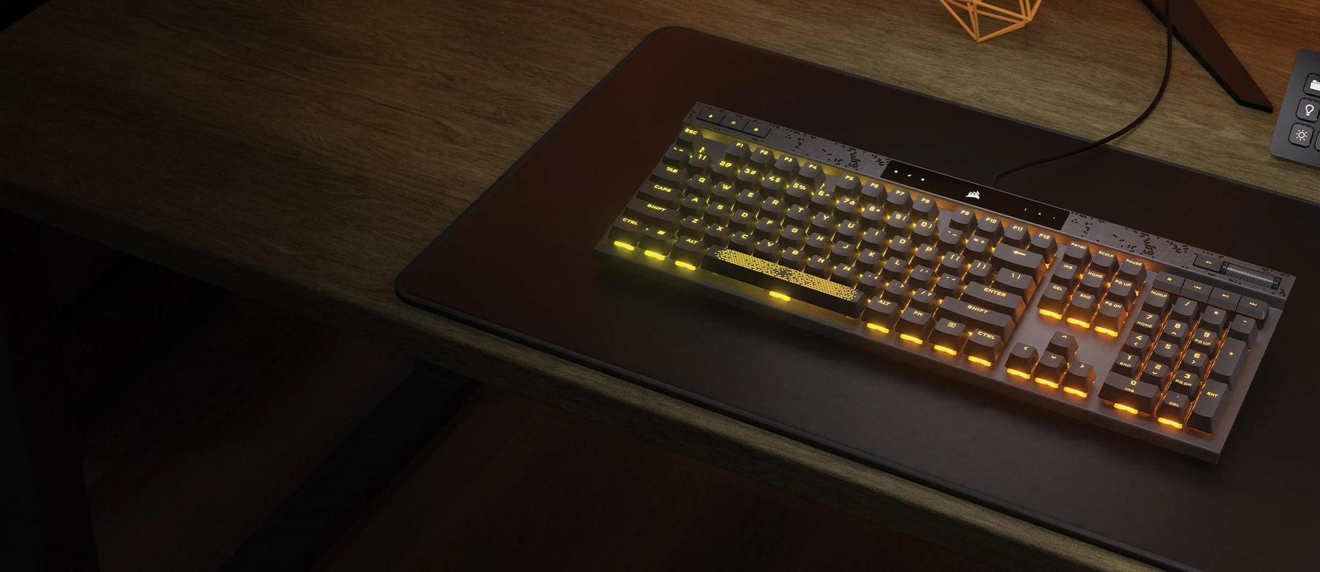 Купить CORSAIR K70 MAX RGB magnetisch-mechanische Gaming-Tastatur RGB-LED-Beleuchtung CORSAIR MGX Schwarz Schwarze PBT-Tastenkappen - US Layout (CH-910961G-NA) в магазине wardena.ru