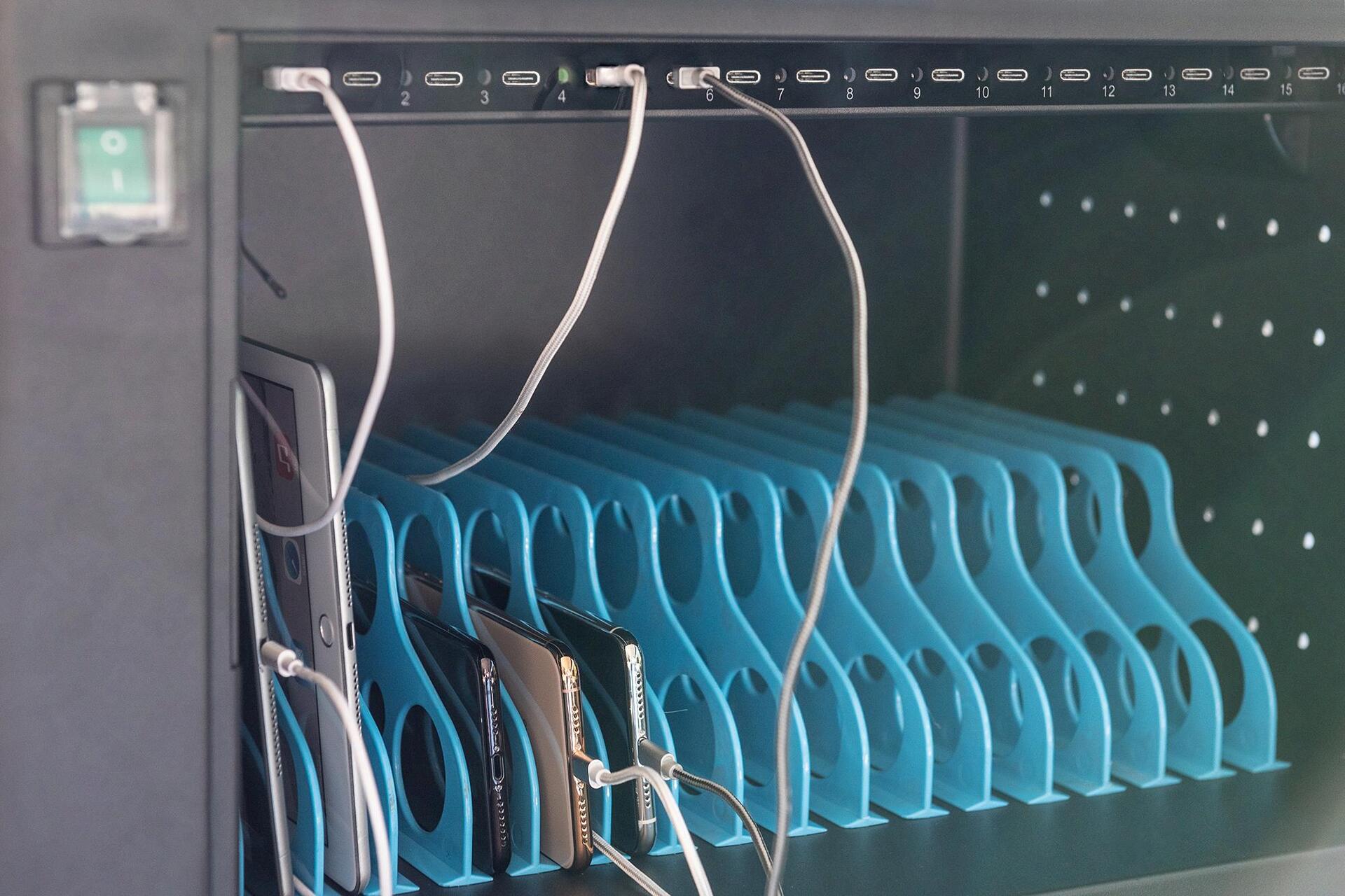 Купить Digitus Mobiler Ladeschrank für Tablets bis 14 Zoll - Schrank zur Verwaltung tragbarer Geräte - Schwarz - Tisch/Bank - Flur - 33 cm - Einzelbild - Seitenöffnung (DN-45007) в магазине wardena.ru