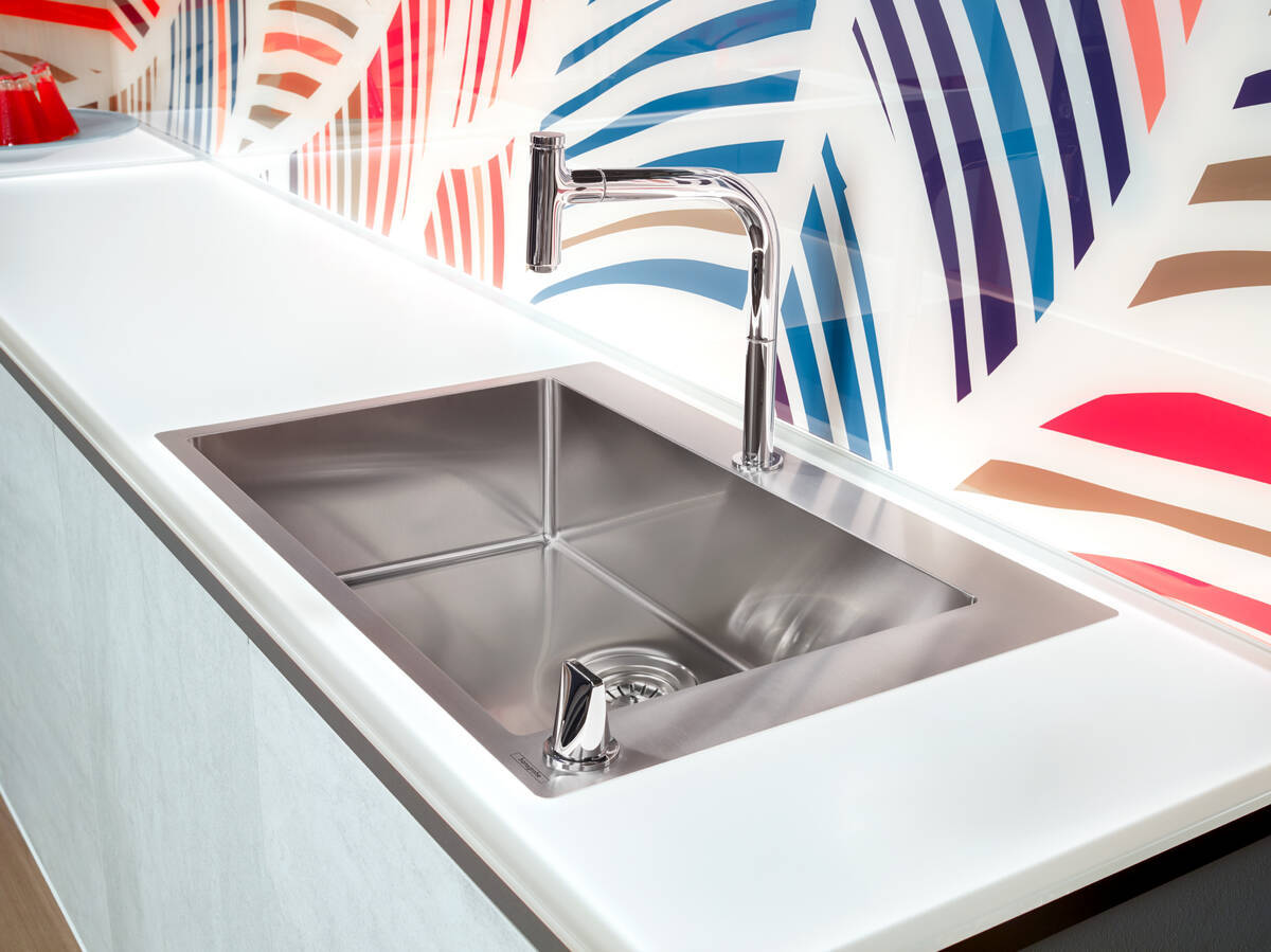 Купить Hansgrohe C71-F660-08 Комбинация для кухни 660 сталь 43202800 в магазине wardena.ru