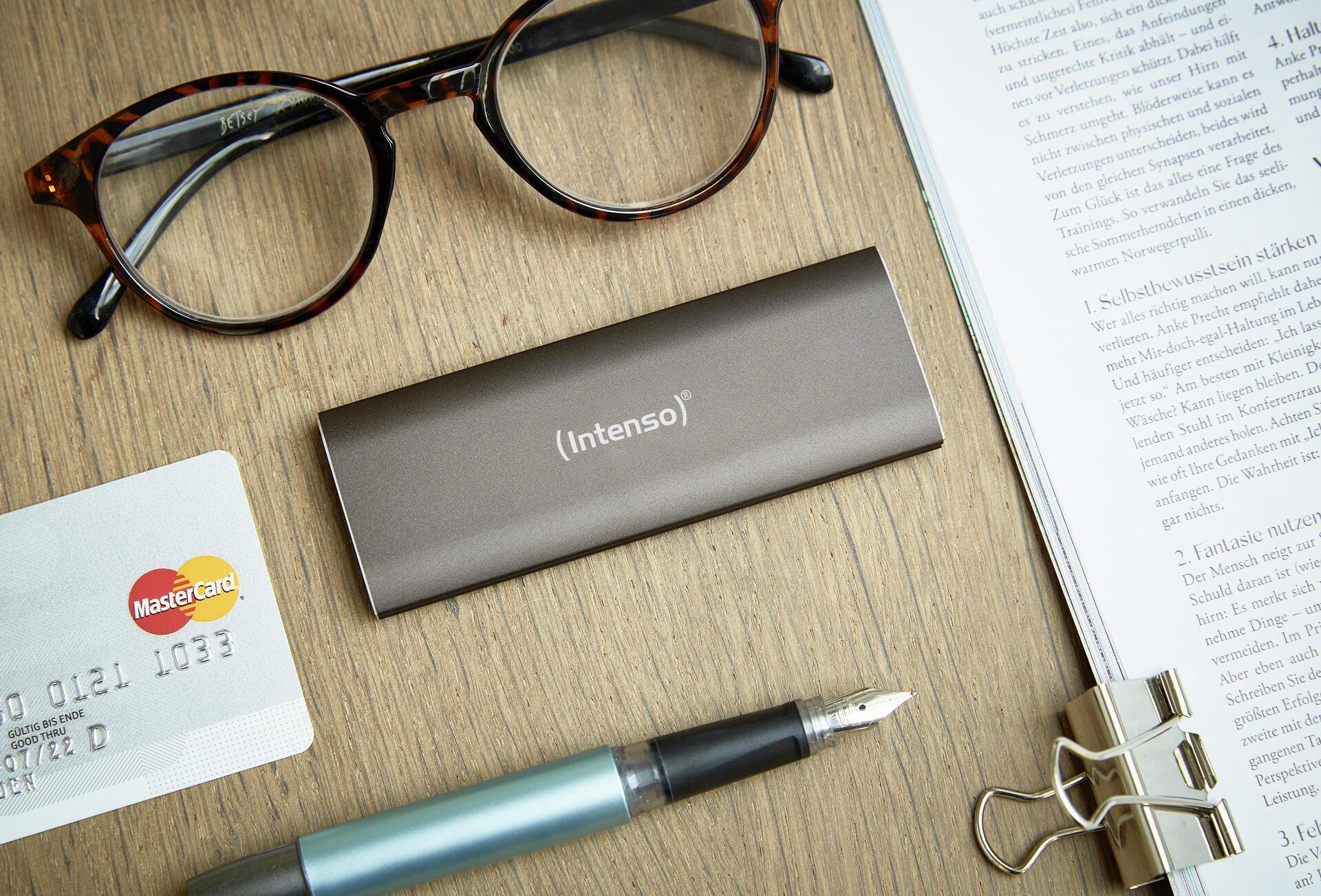 Купить Intenso Professional - SSD - 1 TB - extern (tragbar) - USB 3.1 Gen 2 (USB-C Steckverbinder) - braun-metallic (3825460) в магазине wardena.ru