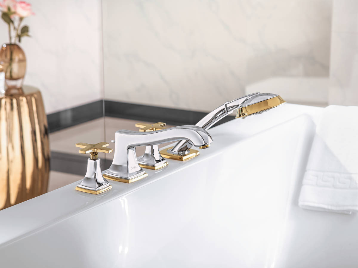 Купить Hansgrohe Metropol Classic Смеситель на край ванны на 4 отверстия с крестовыми рукоятками хром-золото 31449090 в магазине wardena.ru