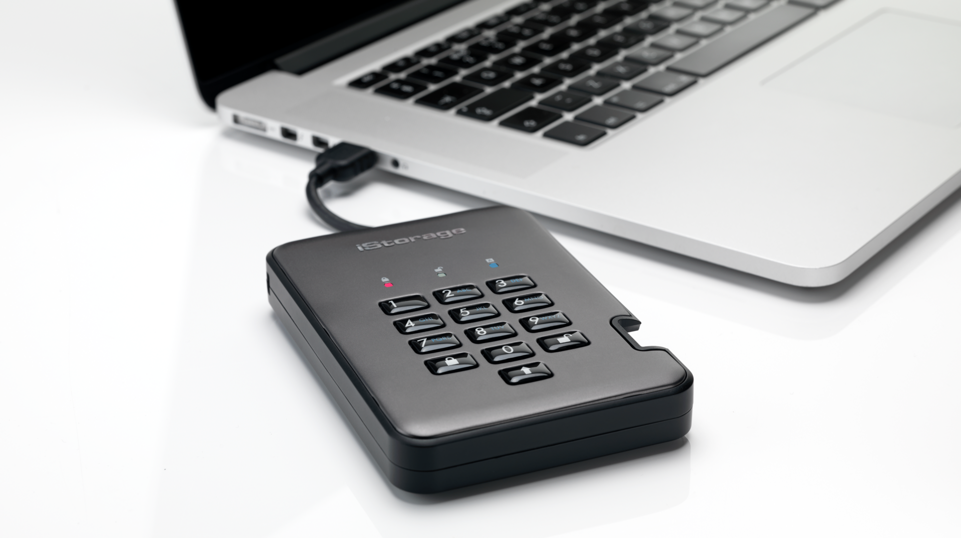 Купить iStorage diskAshur PRO² - SSD - verschlüsselt - 4 TB - extern (tragbar) - USB 3.1 - FIPS 197, 256-bit SHA, 256-bit AES-XTS - TAA-konform (IS-DAP2-256-SSD-4000-C-G) в магазине wardena.ru