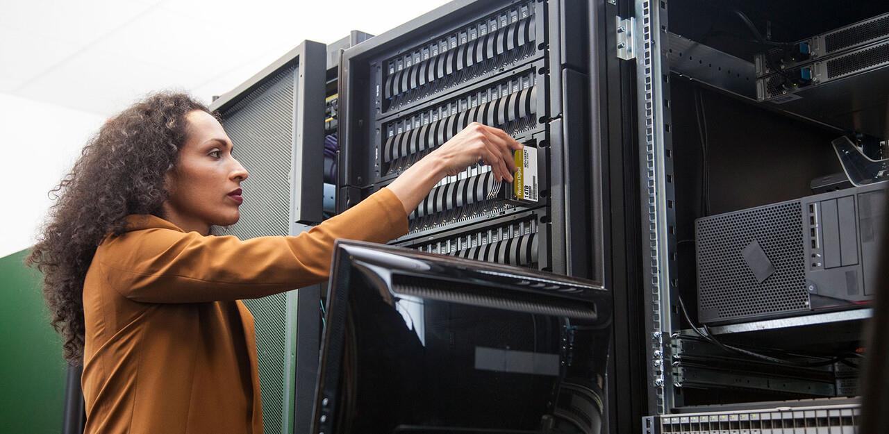 Купить WD Gold Enterprise-Class Hard Drive WD161KRYZ - Festplatte - 16TB - intern - 3.5" (8,9 cm) - SATA 6Gb/s - 7200 U/min - Puffer: 512MB (WD161KRYZ) в магазине wardena.ru