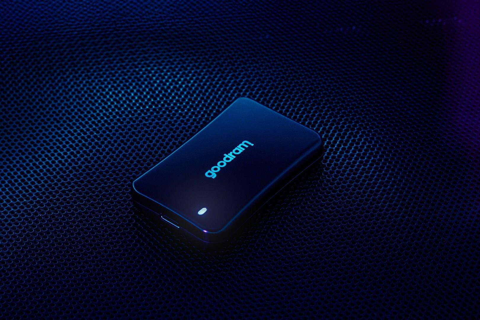 Купить Goodram SSDPR-HX200-1K0 Externes Solid State Drive 1 TB USB Typ-C USB 3.2 Gen 2x2 Schwarz (SSDPR-HX200-1K0) в магазине wardena.ru