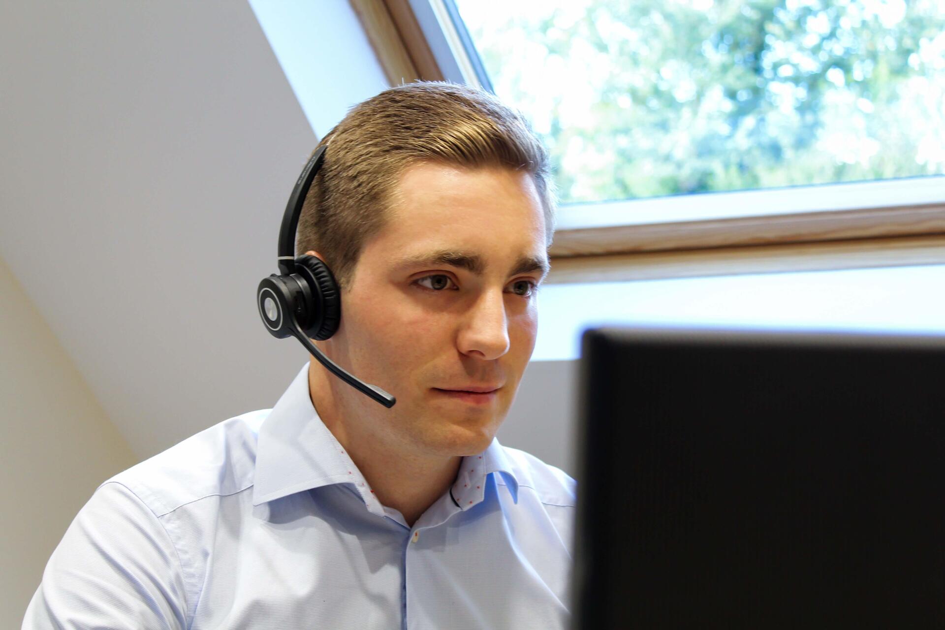 Купить JPL-Explore Kopfhörer Verkabelt & Kabellos Kopfband Büro/Callcenter Ladestation Schwarz (575-385-001) в магазине wardena.ru