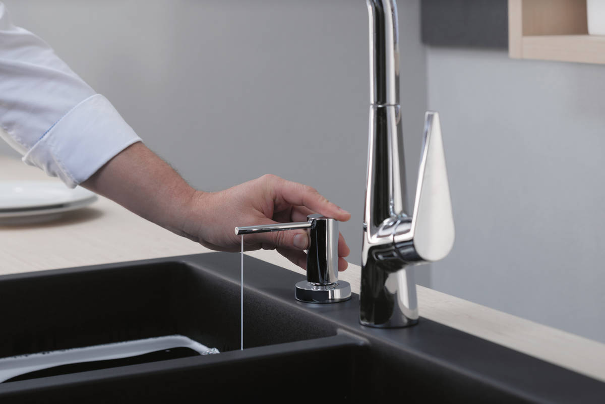 Купить Hansgrohe Диспенсер для жидкого мыла хром 40448000 в магазине wardena.ru