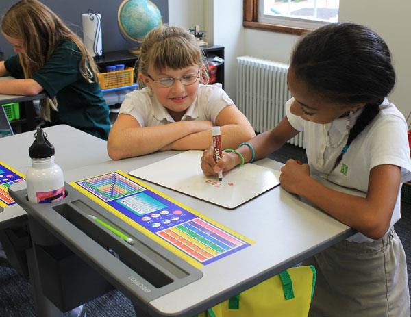 Купить Ergotron LEARNFIT TRAVEL STANDING DESK 40,60cm (16") CLEAR ANODIZED ADJUSTABLE Includes adjustable-height base, worksurface with integrated cupholder, tablet slot and pencil tray, backpack hook, four dual casters (two lo (24-547-003) в магазине wardena.ru