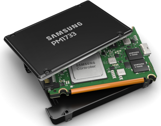 Купить Samsung SSD PM1733 EVT2 7.68 TB (PCIe 4.0 x4) 2.5" OEM Enterprise (MZWLR7T6HALA-00007) в магазине wardena.ru
