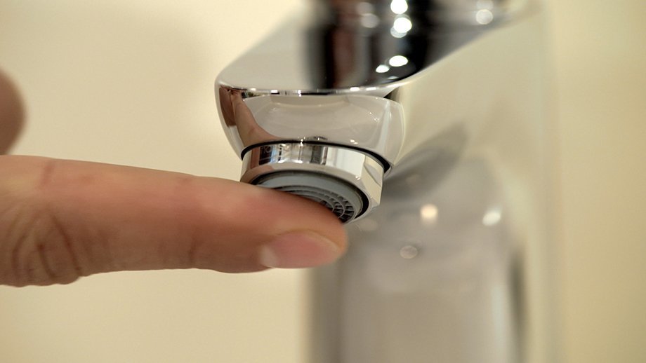 Купить Hansgrohe Focus Смеситель для раковины 70 однорычажный со сливным гарнитуром хром 31730000 в магазине wardena.ru