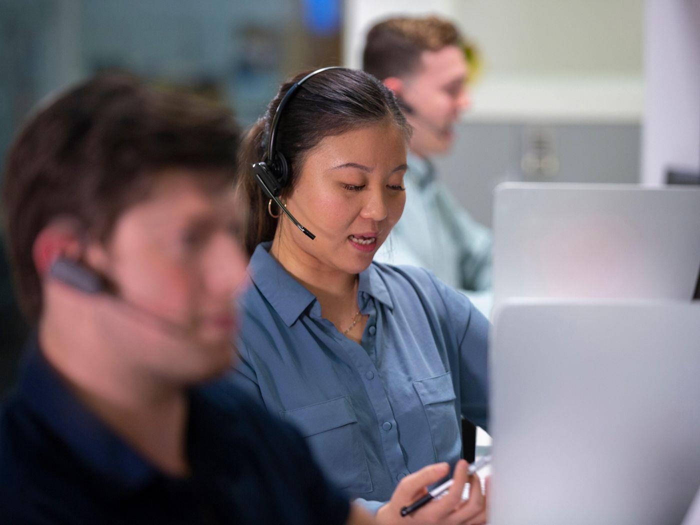 Купить HP Poly Voyager 4245-M Office - Voyager 4200 series (7S3Y5AA) в магазине wardena.ru