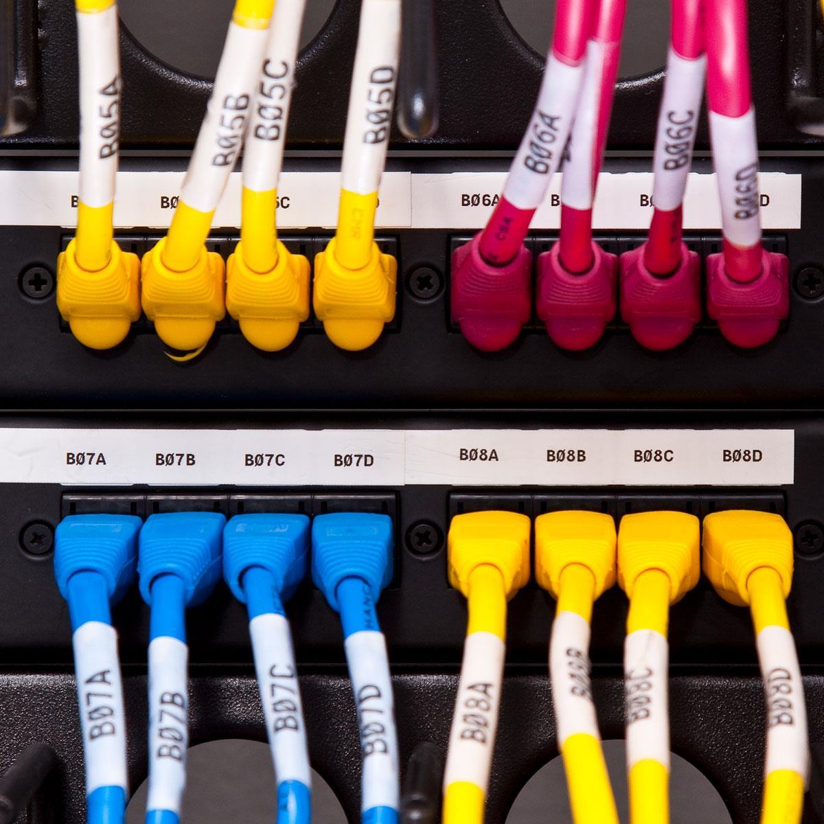 Купить Brady, THT-82-427-0.5, selbstlaminierendes Vinyl, Weiß/Transparent, 50,8 x 38,1(152,40)mm, permanent, 1-bahnig, für max. Kabeldurchmesser 36mm (500 E.) (030547) в магазине wardena.ru