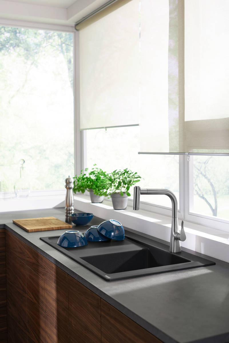 Купить Hansgrohe Metris M71 Кухонный смеситель однорычажный 220 с вытяжным душем 2jet сталь 73800800 в магазине wardena.ru