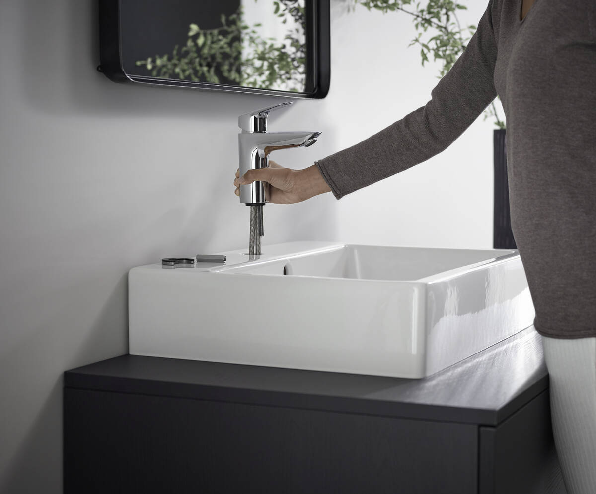 Купить Hansgrohe Logis Смеситель для раковины 100 LowFlow 3,5 л / мин однорычажный со сливным гарнитуром хром 71104000 в магазине wardena.ru