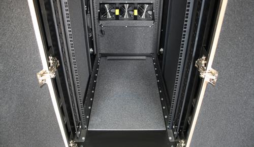 Купить APC NETSHELTER CX 24U Rack mit Küh Sondergehäuse mit integrierter Kühlung, Geräuschdämpfung und Stromverteilung für Server- und Netzwerkanwendungen in Büroumgebungen. Inklusive: Rollen, Schlüssel, Ausgleichsfüße, Rack-St (AR4024IA) в магазине wardena.ru