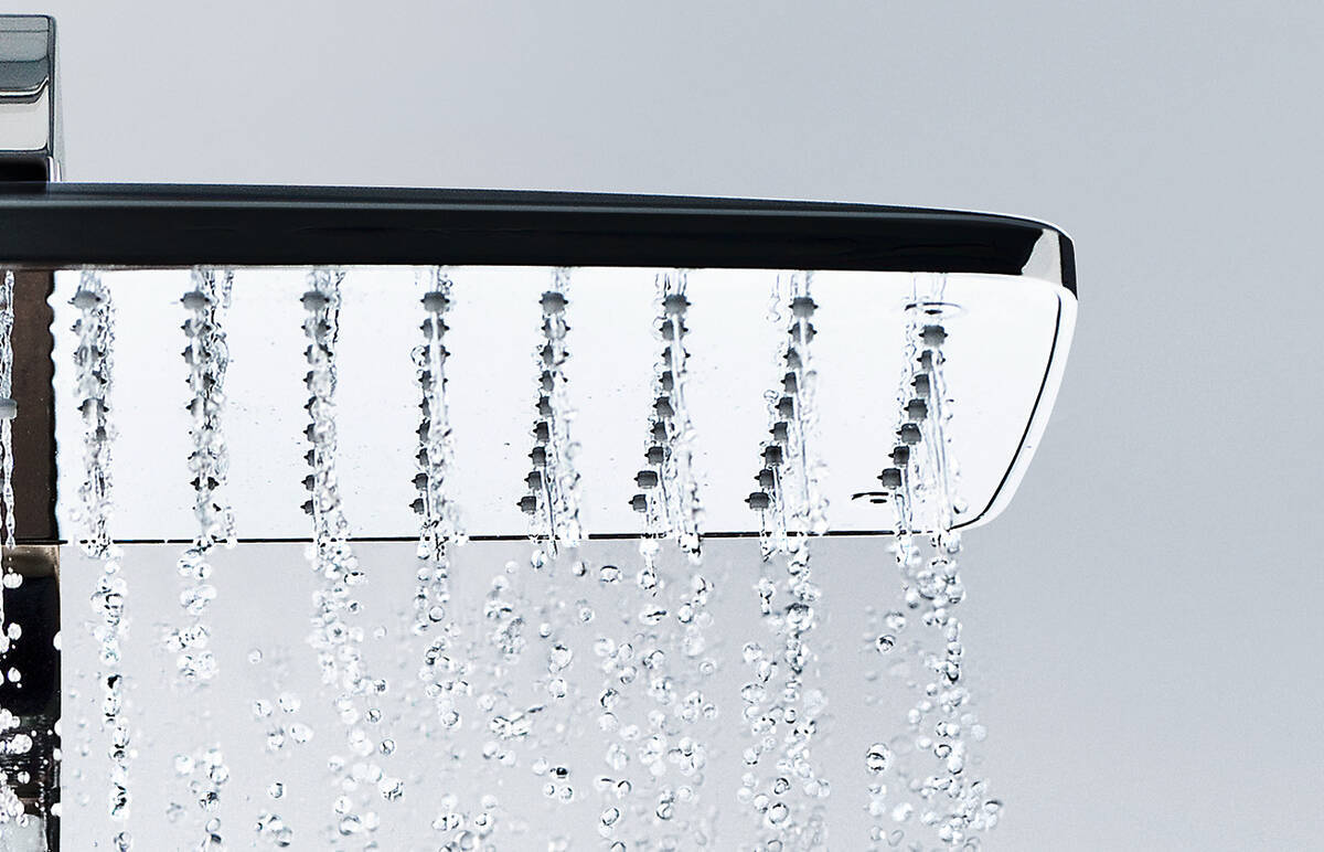 Купить Hansgrohe Raindance E Showerpipe 360 1jet с термостатом для ванны хром-белый матовый 27113400 в магазине wardena.ru
