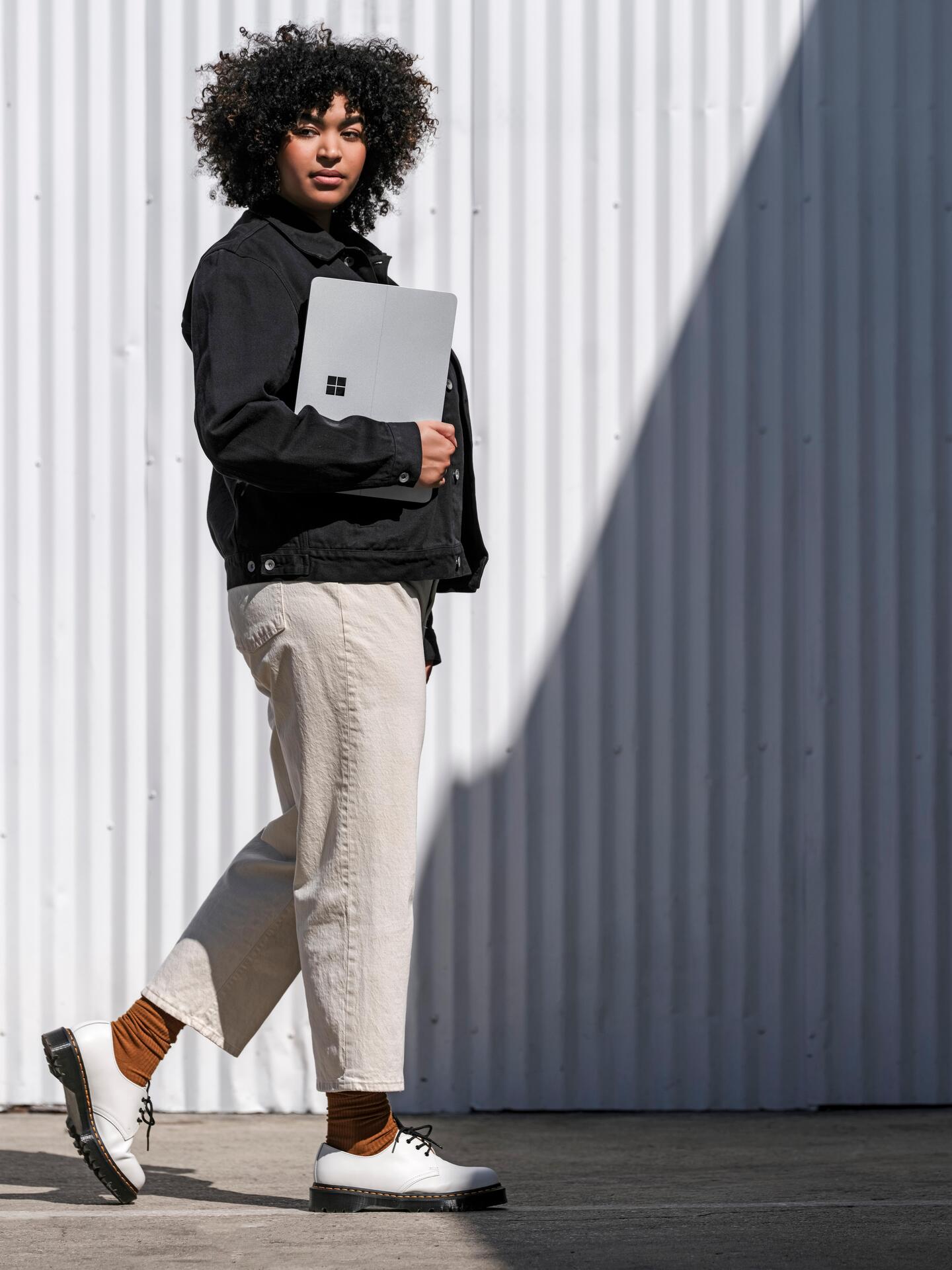 Купить Microsoft Surface Laptop Studio - Slider - Intel Core i7 11370H - Win 11 Pro - RTX A2000 - 32 GB RAM - 1 TB SSD - 36.6 cm (14.4") Touchscreen 2400 x 1600 @ 120 Hz - Wi-Fi 6 - Platin - kommerziell (AIC-00009) в магазине wardena.ru