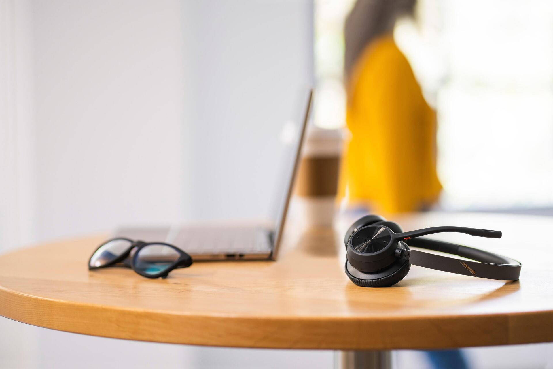 Купить HP POLY Poly Voyager 4320 - Voyager 4300 series - Headset - On-Ear - Bluetooth - kabellos, kabelgebunden - USB-C - Schwarz - Zoom Certified, Zertifiziert für Microsoft Teams (76U50AA) в магазине wardena.ru