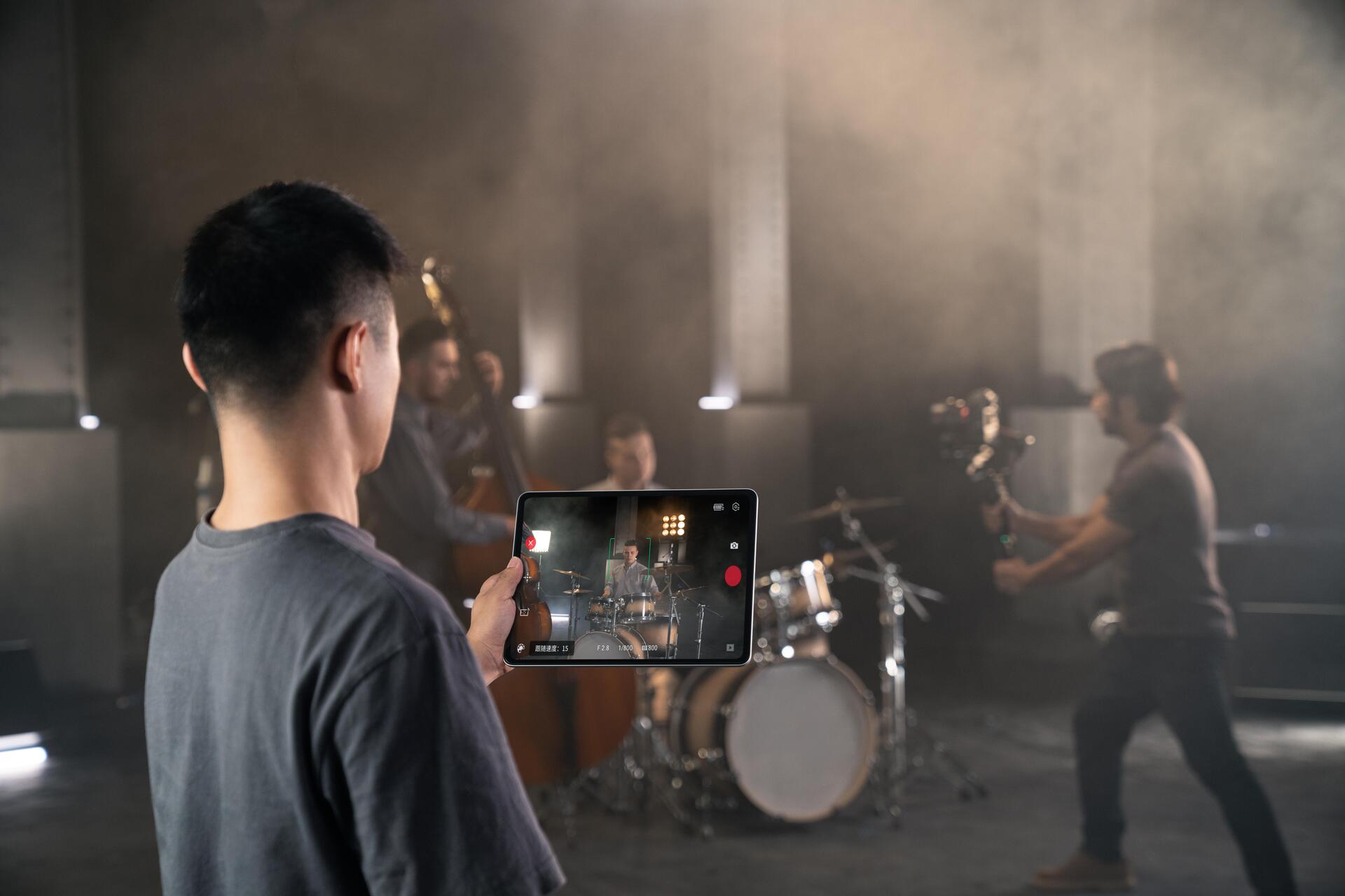 Купить DJI RS 2 - Pro Combo - motorisierter Stabilisator für Mobilgeräte (6941565901569) в магазине wardena.ru