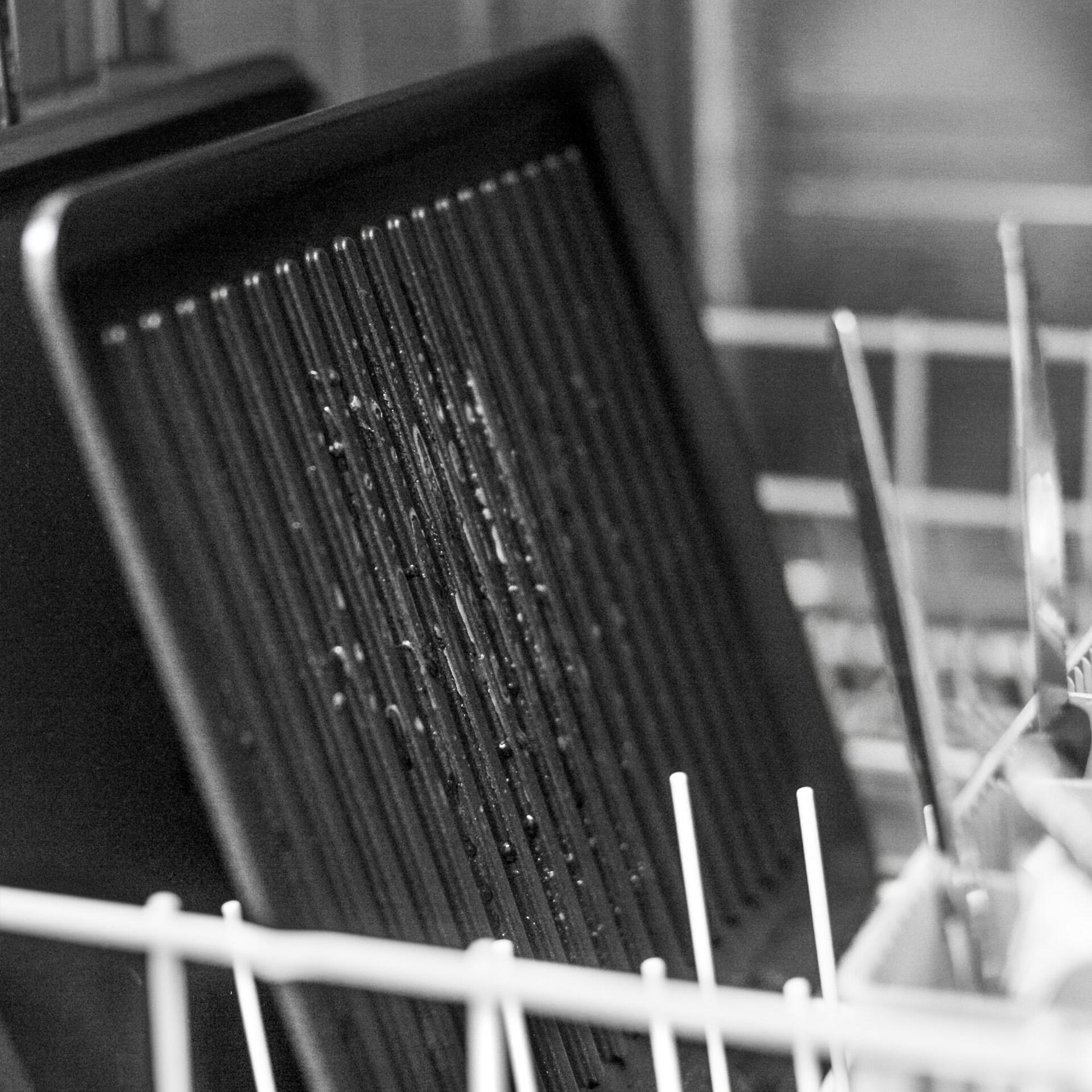 Купить Gastroback Design BBQ Pro - Schwarz - Edelstahl - Rechteckig - Tasten - Drehregler - 1500 cm² - 500 x 300 mm - 2 Zone(n) (42537) в магазине wardena.ru