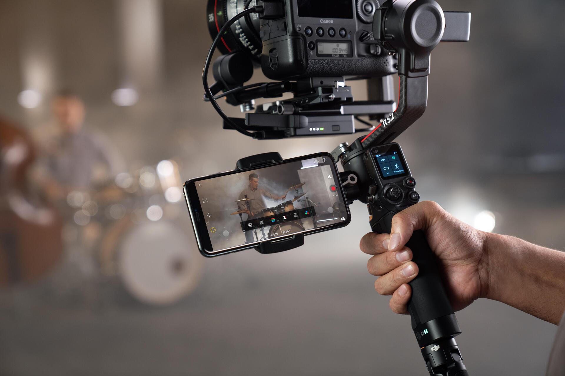 Купить DJI RS 2 - Pro Combo - motorisierter Stabilisator für Mobilgeräte (6941565901569) в магазине wardena.ru