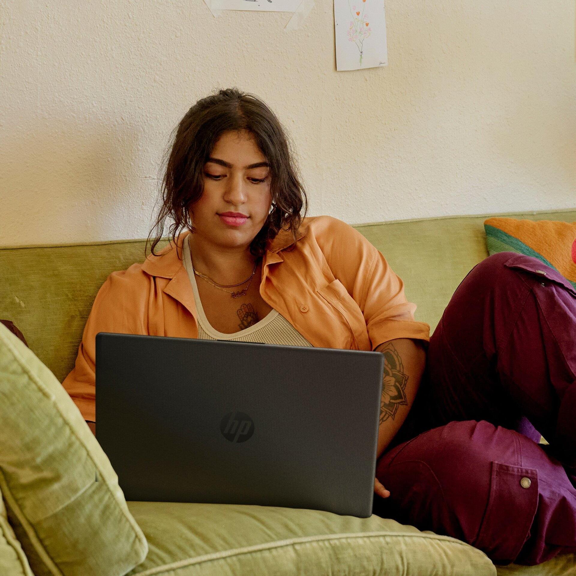 Купить HP Laptop 15-fd0432ng - Intel Core i3 i3-1315U / 1.2 GHz - FreeDOS 3.0 - UHD Graphics - 8 GB RAM - 512 GB SSD NVMe - 39.6 cm (15.6") 1366 x 768 (HD) - Wi-Fi 6, Bluetooth 5.3 WLAN-Karte - Jet Black - kbd: Deutsch (8D083EA (8D083EA#ABD) в магазине wardena.ru