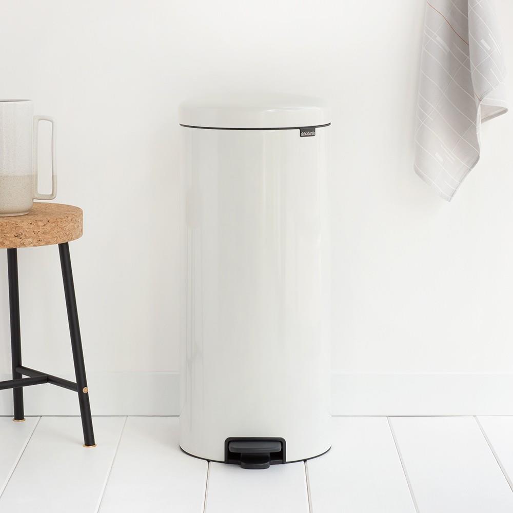 Купить Brabantia Pedal Bin newIcon - 30 cm - 300 mm - 340 mm - 675 mm - 3,71 kg - 330 mm (11 17 85) в магазине wardena.ru