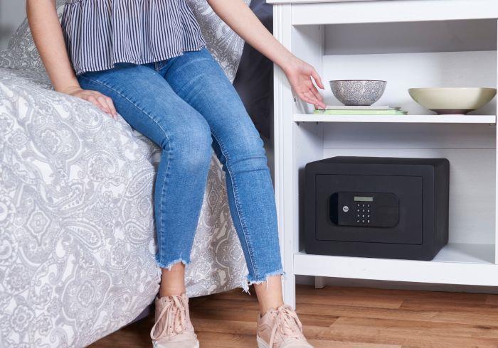 Купить Yale YSEB/200/EB1 Safe Frei stehend sicher 9,6 l Stahl Schwarz (YSEB/200/EB1) в магазине wardena.ru