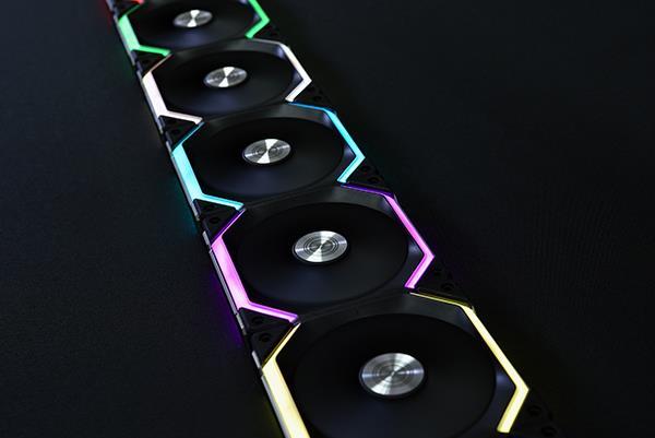 Купить Lian Li UNI FAN SL120 - Gehäuselüfter - 120 mm - Schwarz (Packung mit 3) (UF-SL120-3B) в магазине wardena.ru