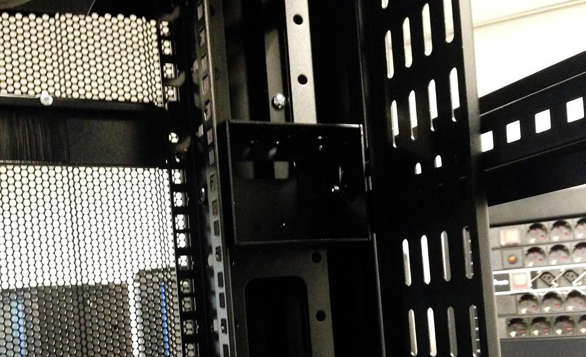 Купить DS-IT Vertikal Kabelführungsleiste - 42U (DS-CABLETRAY-42U) в магазине wardena.ru