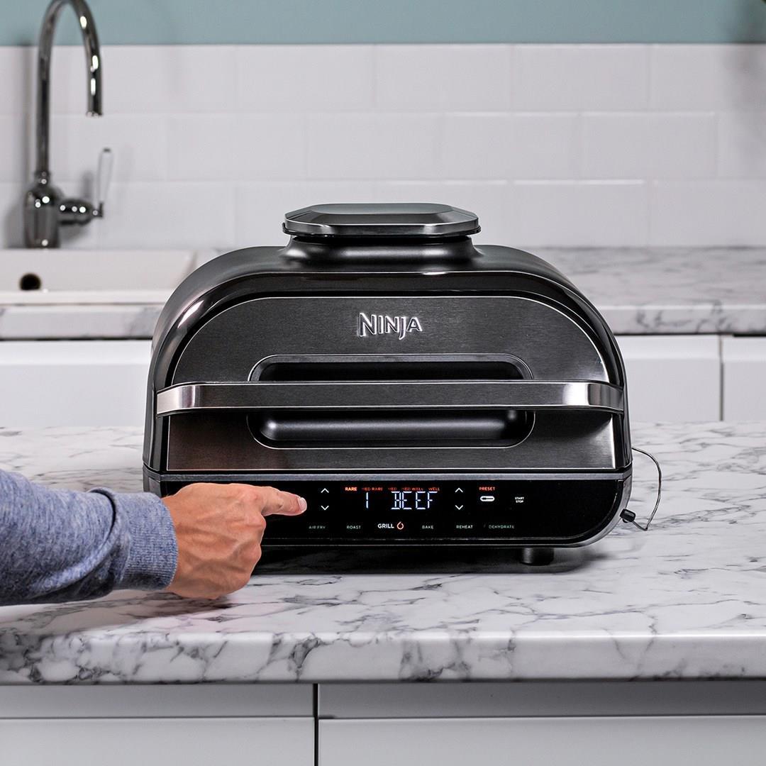 Купить AG551EU Foodi Grill Max Heißluftfritteuse grau/silber (AG551EU) в магазине wardena.ru