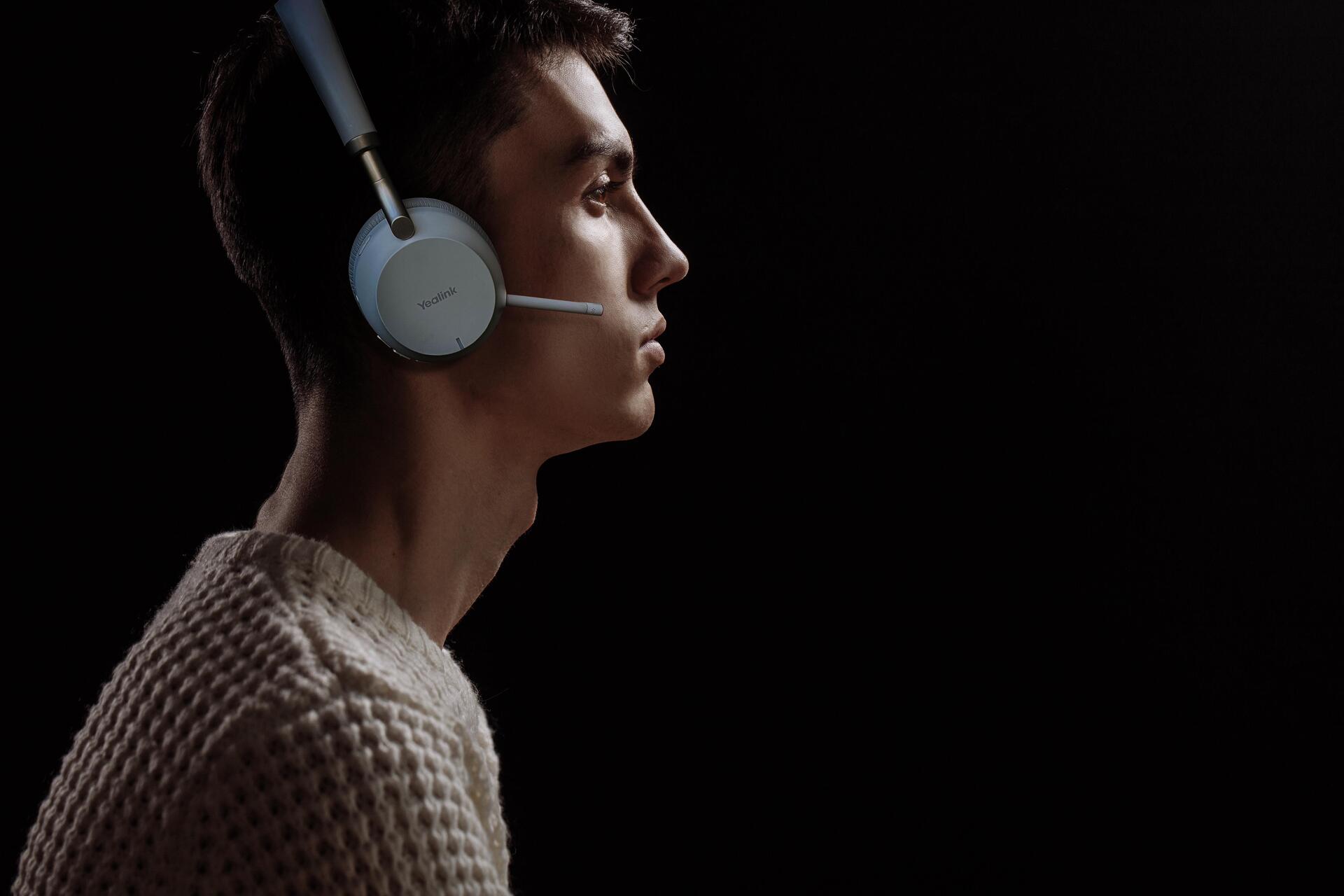 Купить Yealink BH72 Lite - Headset - On-Ear - Bluetooth - kabellos - Adapter USB-A via Bluetooth - Geräuschisolierung - Hellgrau - Zertifiziert für Microsoft Teams (1208602) в магазине wardena.ru