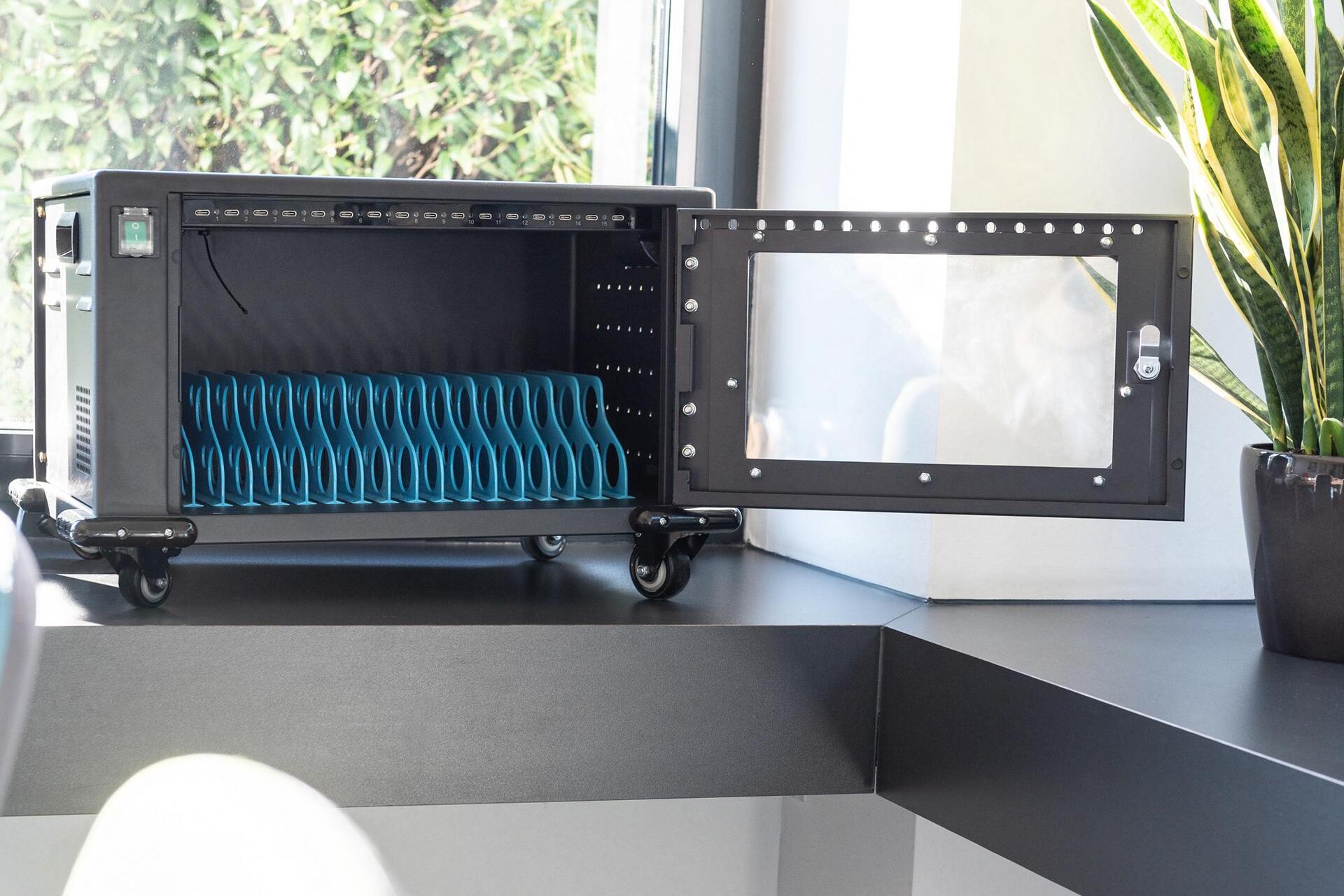 Купить Digitus Mobiler Ladeschrank für Tablets bis 14 Zoll - Schrank zur Verwaltung tragbarer Geräte - Schwarz - Tisch/Bank - Flur - 33 cm - Einzelbild - Seitenöffnung (DN-45007) в магазине wardena.ru