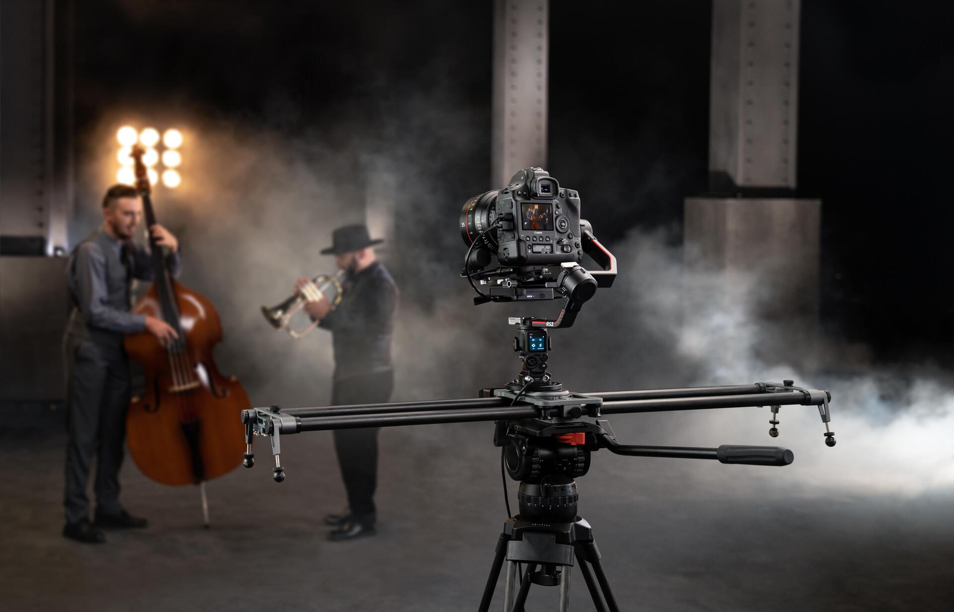 Купить DJI RS 2 - Pro Combo - motorisierter Stabilisator für Mobilgeräte (6941565901569) в магазине wardena.ru