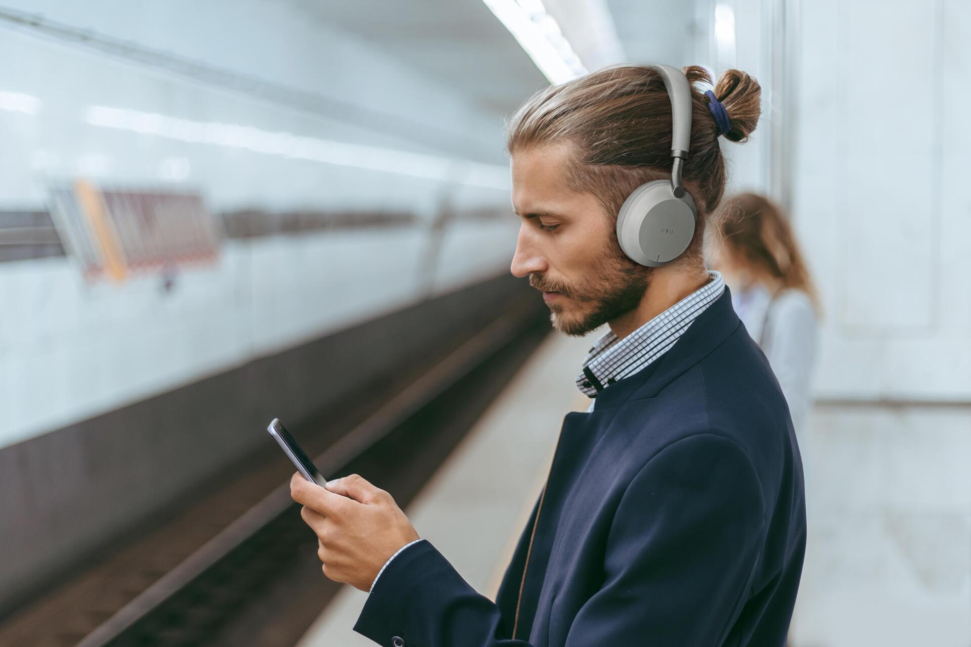 Купить Yealink BH72 Teams + BHC76 Kopfhörer Kabellos Kopfband Büro/Callcenter USB Typ-C Bluetooth Ladestation Hellgrau (1208612) в магазине wardena.ru