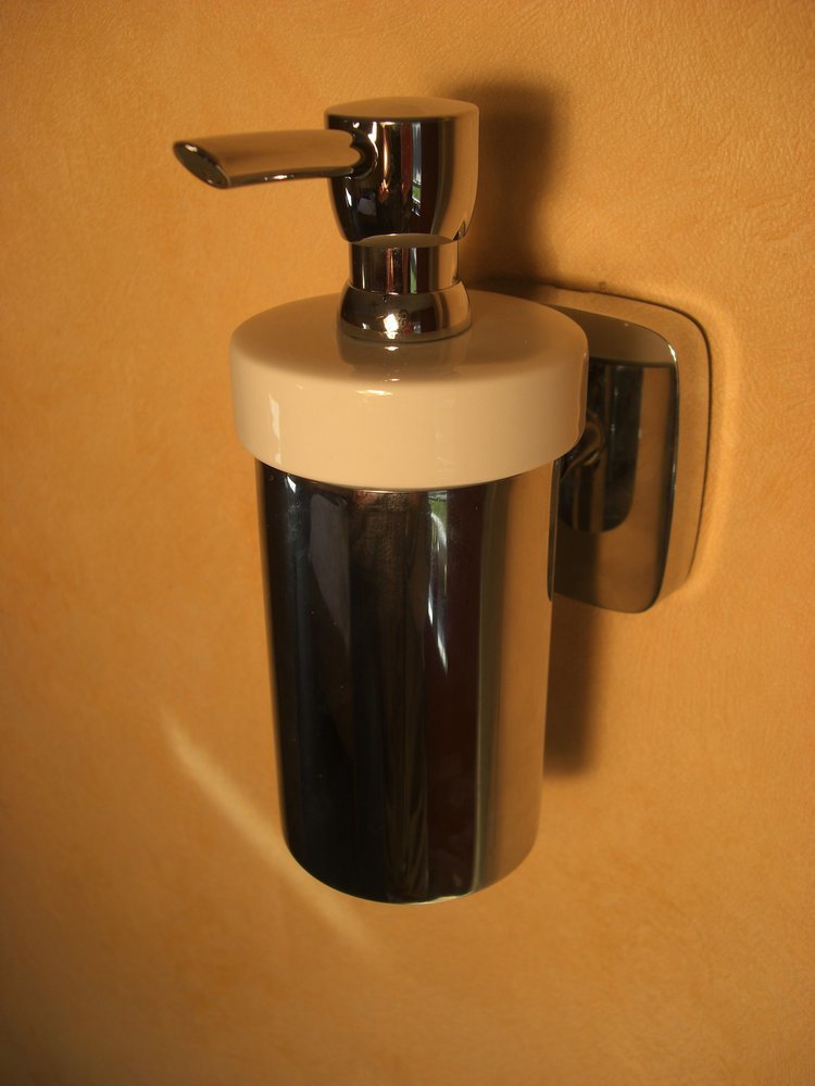 Купить Hansgrohe PuraVida дозатор хром 41503000 в магазине wardena.ru