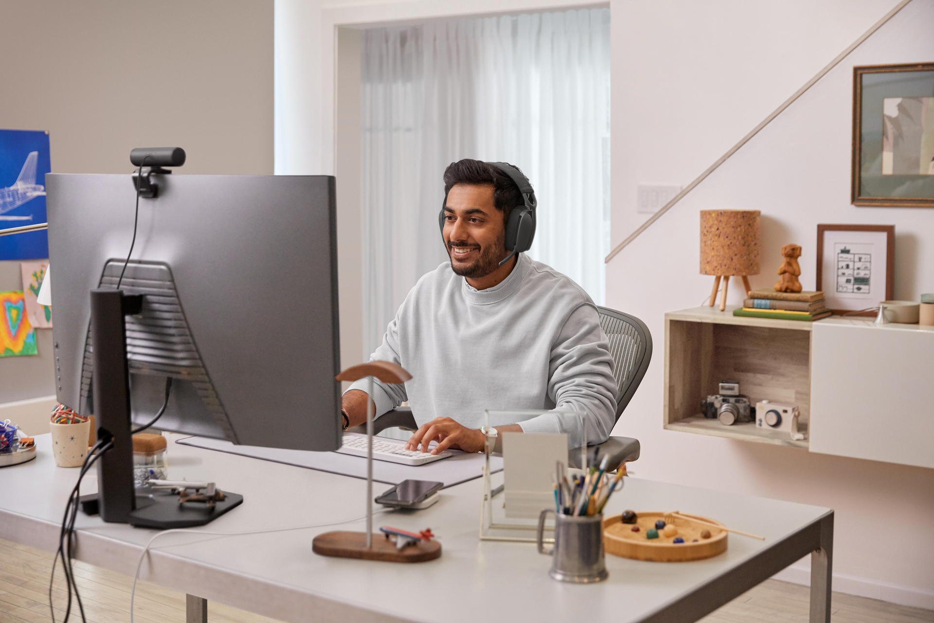 Купить Logitech Zone Vibe Wireless - Headset - ohrumschließend - Bluetooth - kabellos - Adapter USB-C via Bluetooth - Graphite - Zertifiziert für Microsoft Teams (981-001157) в магазине wardena.ru