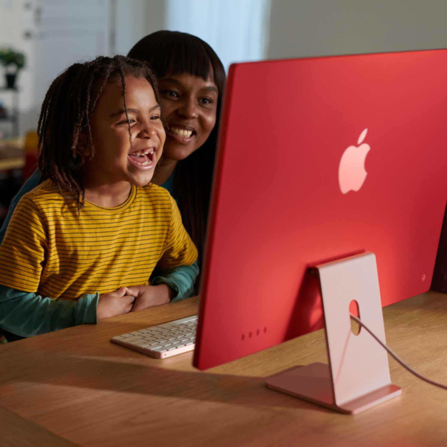 Купить Apple iMac 61cm(24‘‘) M3 10-Core 256GB silber (MQRJ3D/A) в магазине wardena.ru